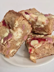 Blondies de frambuesas con cheesecake (6 pzas)