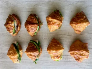 Caja 8 tapaditos mini croissants