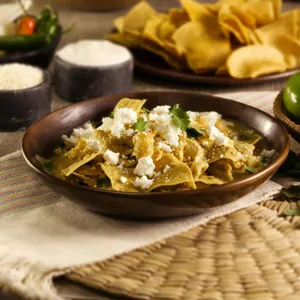 Chilaquiles en Salsa Verde con Pollo