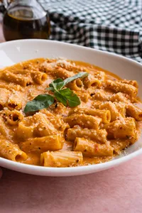 Rigatoni en Salsa Rosa