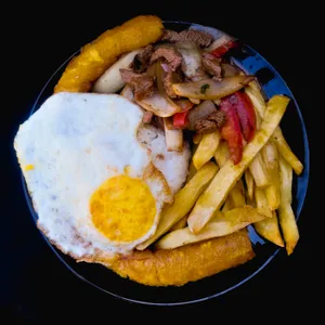 Lomo saltado a lo pobre
