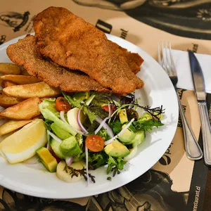 Milanesa Con Ensalada Fresca