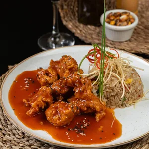 Pollo Tipakay con arroz chaufa