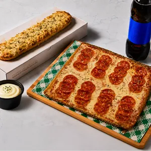 plan perfecto pepperoni + pan al ajo