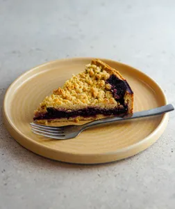 Tarta frutos rojos con crumble