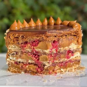 Hojaldre manjar chocolate y frambuesa