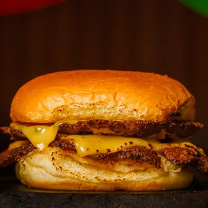 Cheese Smash Burger + papas fritas