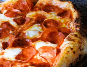 Pizza salami diavolo