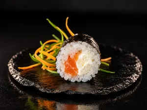 Hosomaki Salmón y queso crema