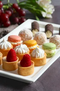 Pastelitos finos surtidos 20un