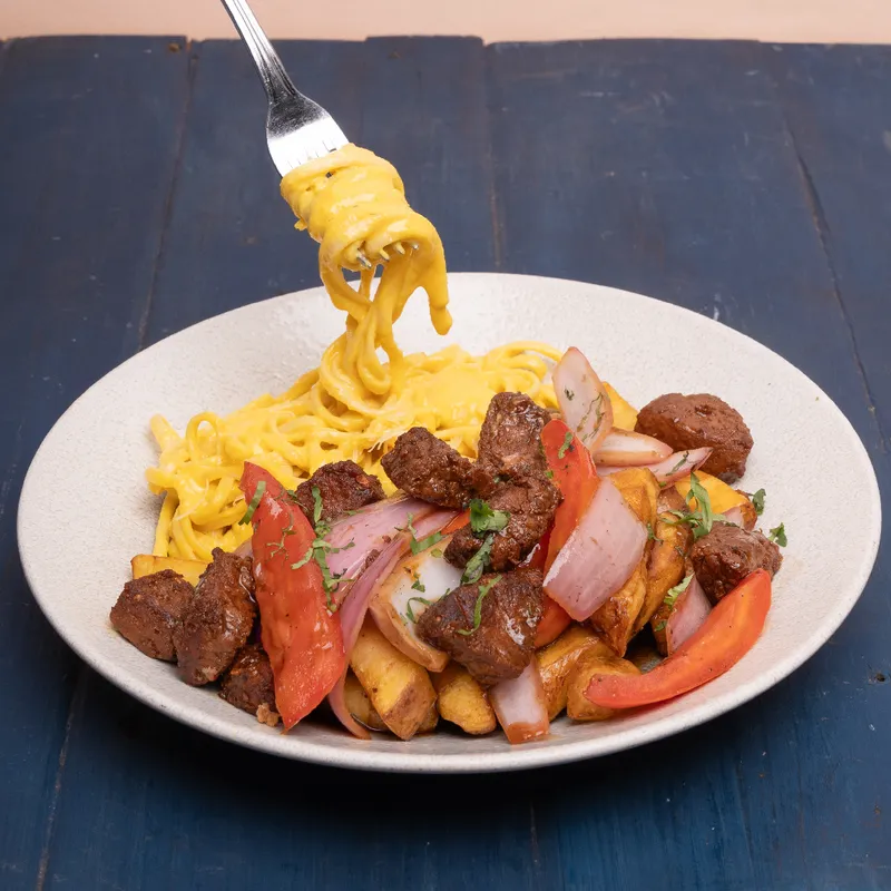 Tallarín a la Huancaína Saltado