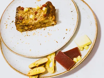 Porción de torta de almojábana