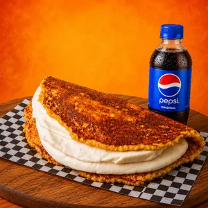 Cachapa con queso de mano y pepsi (250 ml)