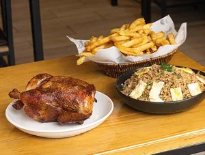 1 Pollo + papas y chaufa.