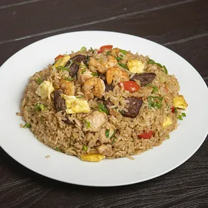 Arroz Chaufa 3 sabores + jugo chico - Simón Bolívar