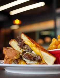 Sandwich De Corte De Res En Brasa