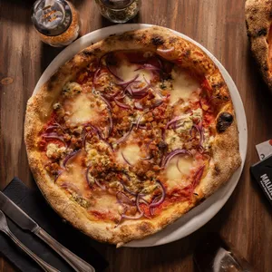 Pizza Guanciale (tocino italiano)