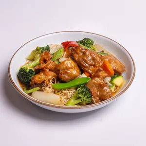 Tallarín Con Pollo En Trozo