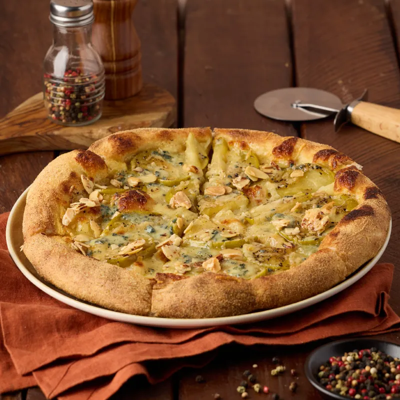 Pizza mediana trufa y tres quesos Pizza mediana trufa y tres quesos