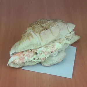 Croissant pollo coleslaw