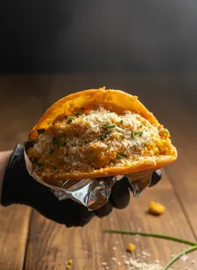 Arepa Rellena Frita de Butter Chicken