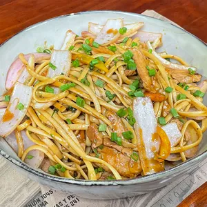 Tallarin saltado de pollo