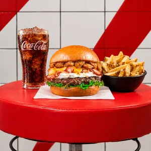 Divino Pecado Combo pequeño (Papas 100 gr y CocaCola 250 ml)