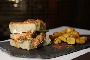 Sándwich de Albóndigas (Pan focaccia)