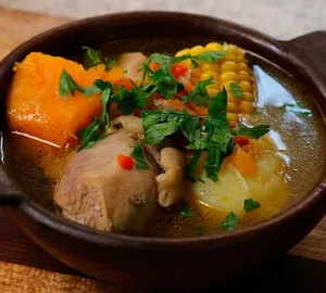 Cazuela de pollo + entrada y postre.