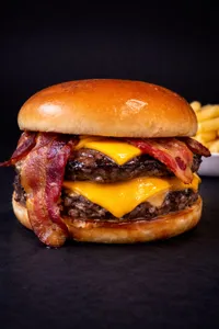 Burger Extra incluye papas pequeñas