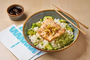 Bowl Sake Wake - Salmón Asado, Aguacate y Edamames
