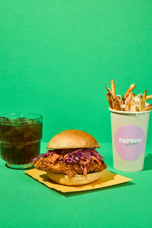 Combo hamburguesa de Pollo + Papas + Gaseosa Combo hamburguesa de Pollo + Papas + Gaseosa