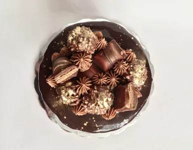 Pastel de Ferrero con Kinder Bueno