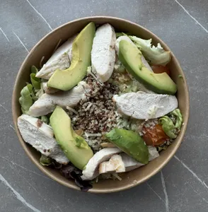 Ensalada de pollo y quínoa