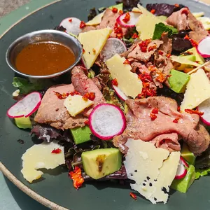 Ensalada Roast Beef
