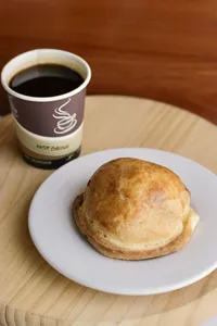 Empanada + café americano