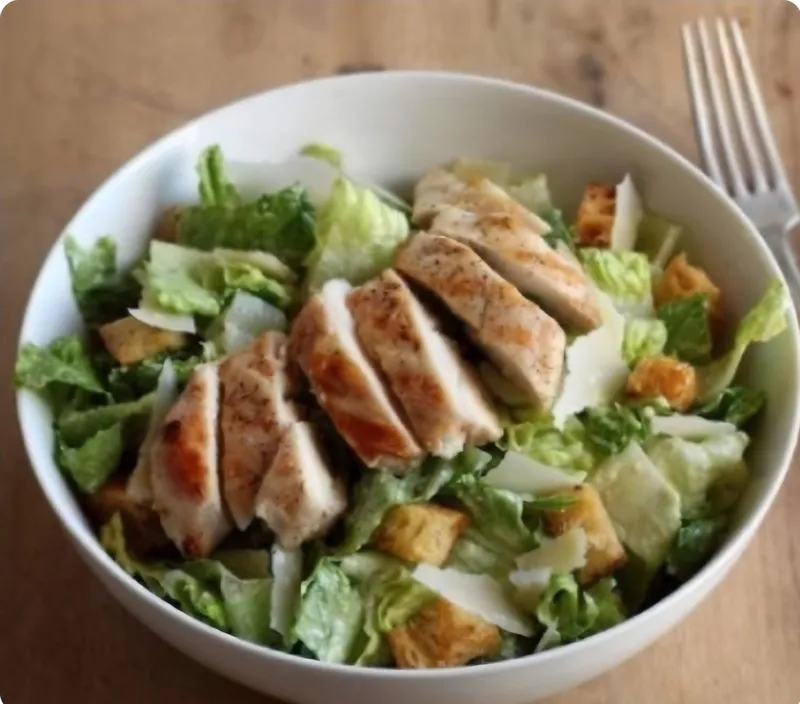 Ensalada Cesar con pollo Ensalada Cesar con pollo
