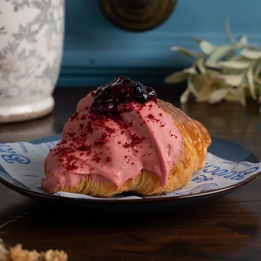 Croissants Et Fruits Rouges Croissant Frutos rojos - La Brioche | Pide online