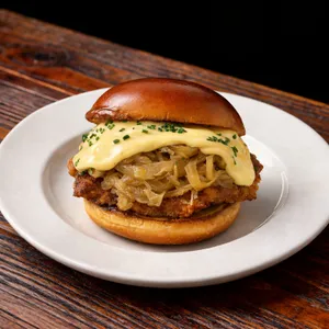 Sandwich Milanesa Onion & Cheesse