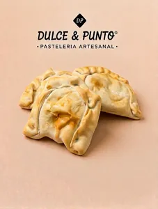 Empanadas Mechada Queso