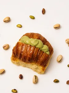 Medialuna rellena de Crema de Pistacho