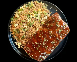 Korean BBQ Ribs XL (420 g aprox ) + Arroz Chaufa