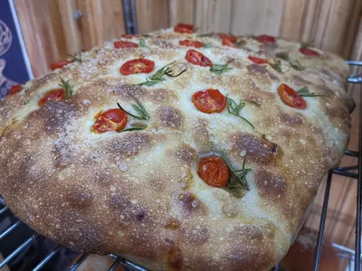 Focaccia Cherry y Romero ( Individual )