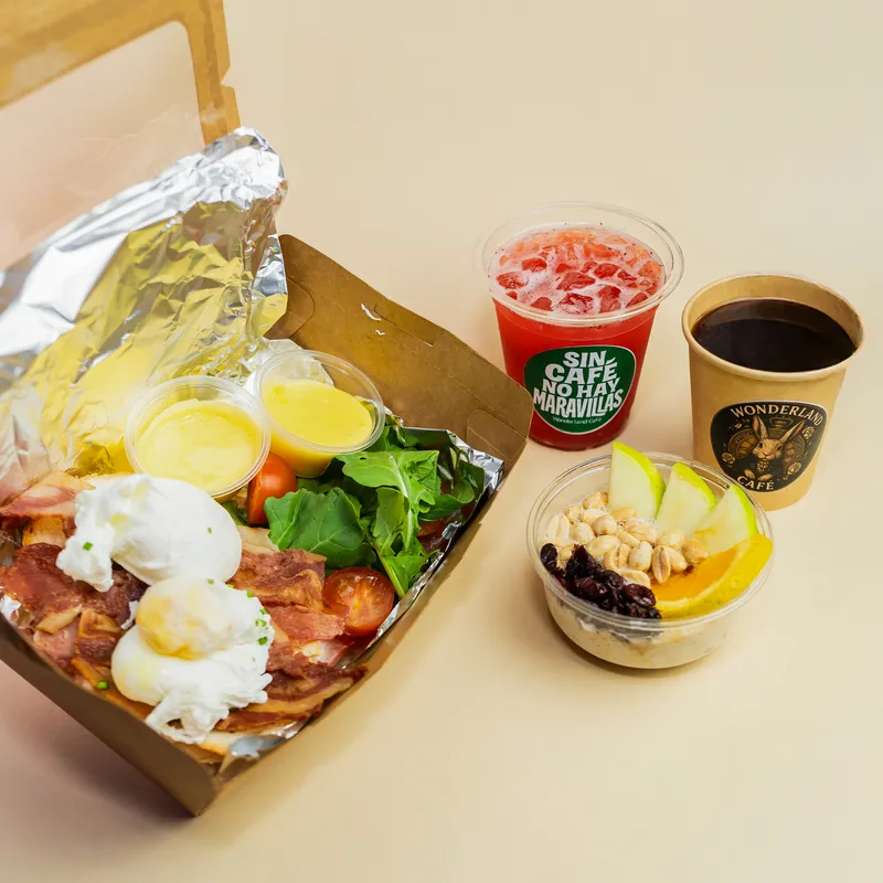 Eggs Benedict con Tocino Eggs Benedict con Tocino