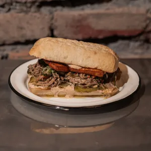 Mechada con chimichurri ahumado