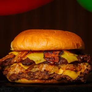 Bacon smash burger + papas fritas