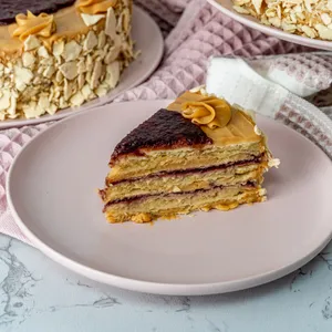 TORTA HOJARASCA FRAMBUESA MANJAR