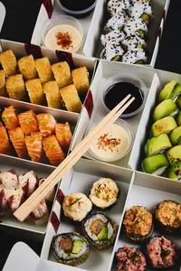 40 Cortes de Makis