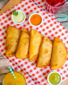 Empanada Domino