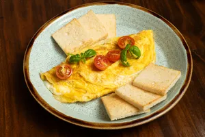 Omelette Queso, jamón y champiñones